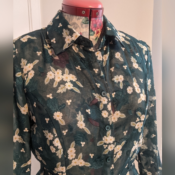 Sheer green floral blouse size Medium - Picture 2 of 4